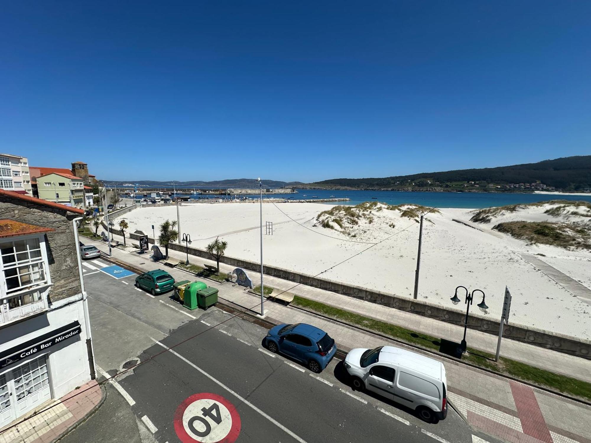 Appartamento A Terraza Pequena By Oktheway Laxe Esterno foto