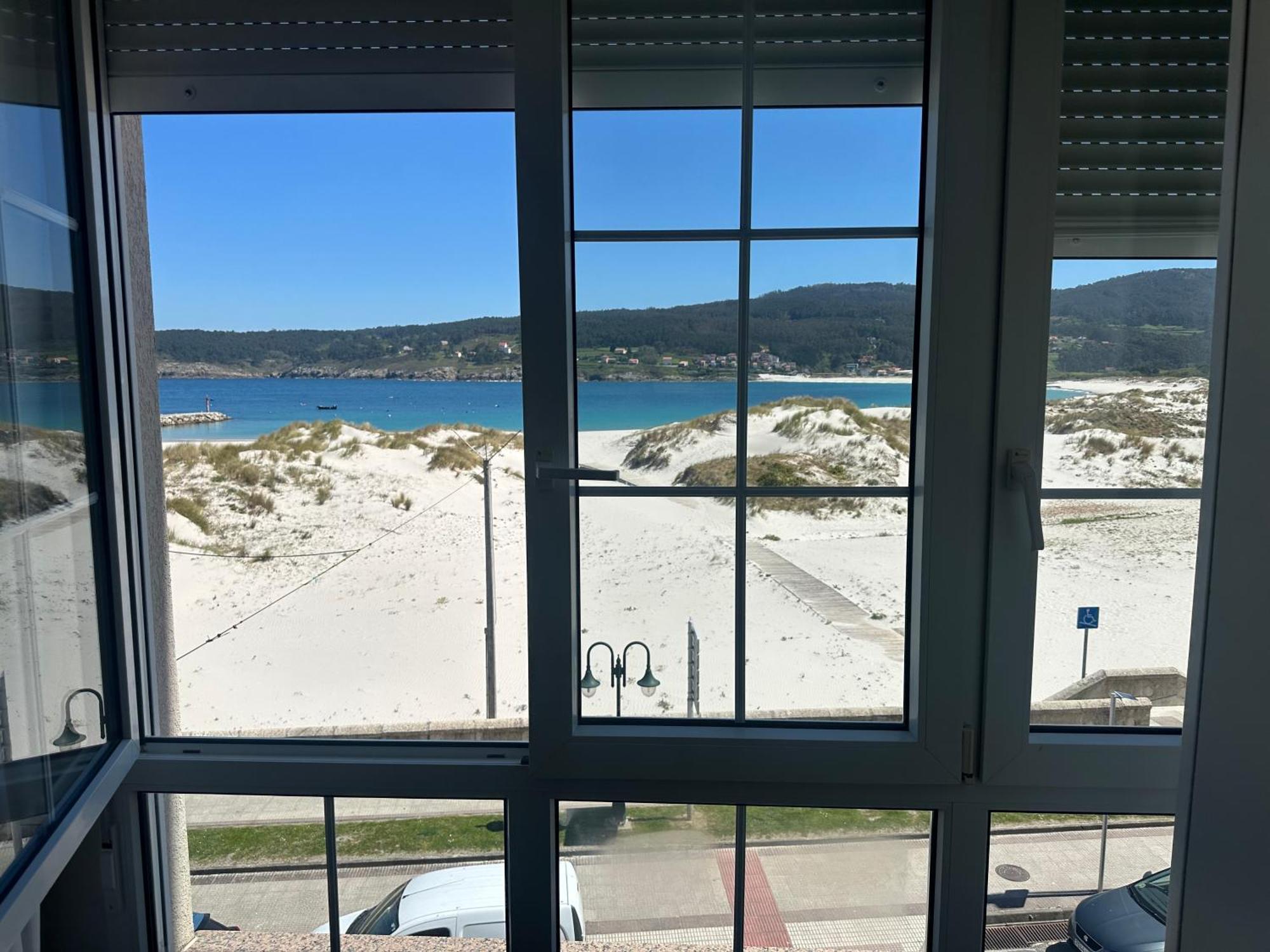 Appartamento A Terraza Pequena By Oktheway Laxe Esterno foto