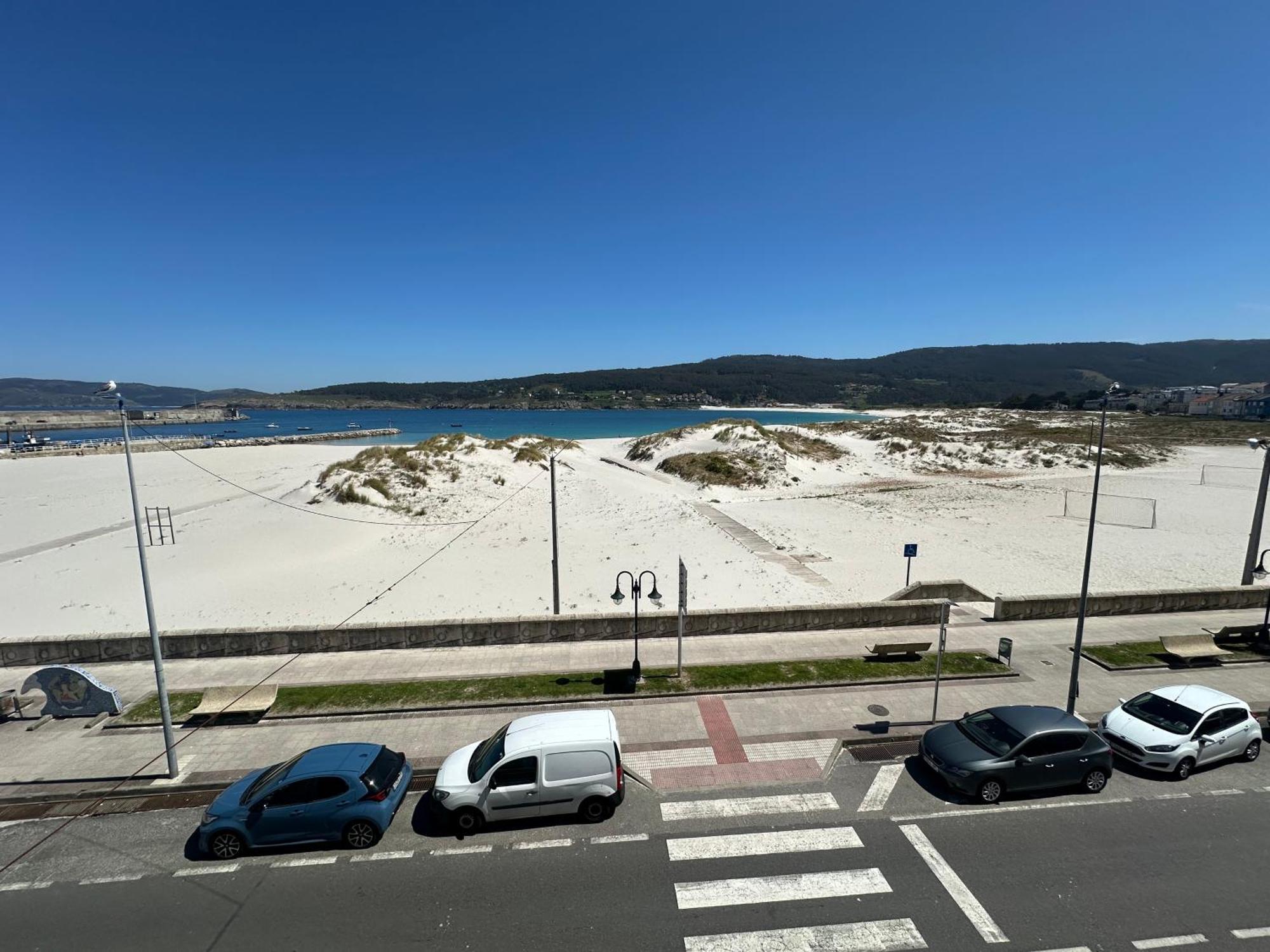Appartamento A Terraza Pequena By Oktheway Laxe Esterno foto