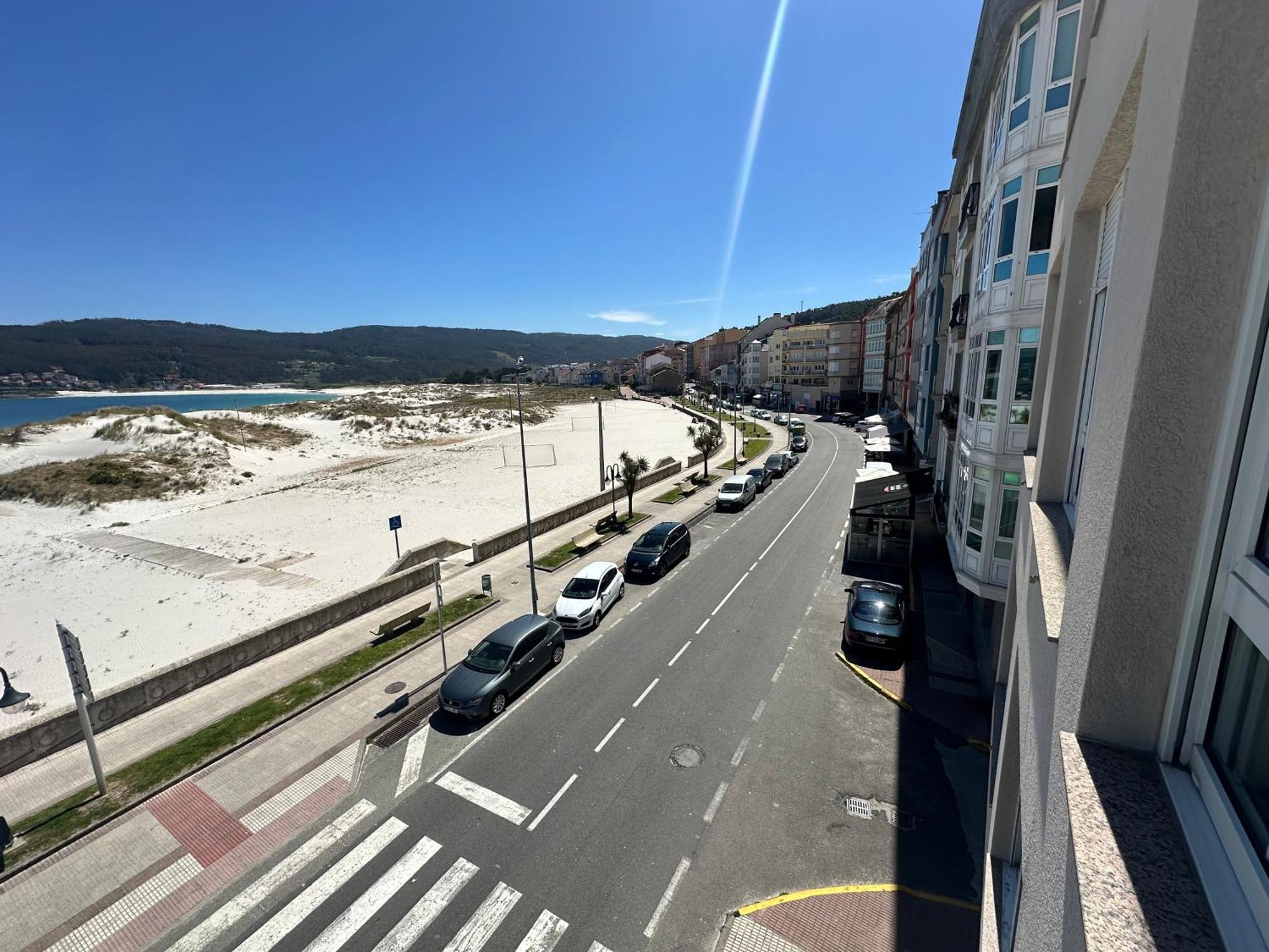Appartamento A Terraza Pequena By Oktheway Laxe Esterno foto